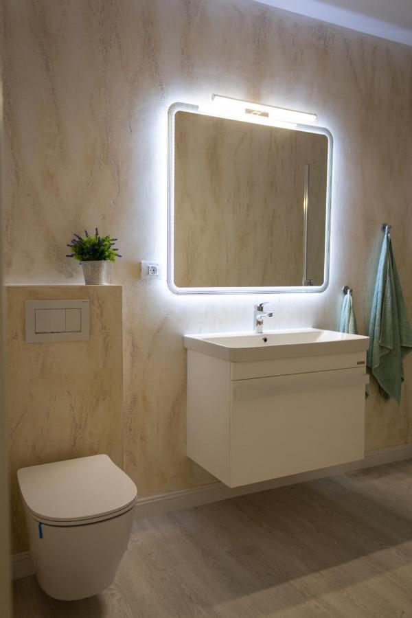 Appartamento Apartament Sara Mamaia Nord Năvodari Esterno foto